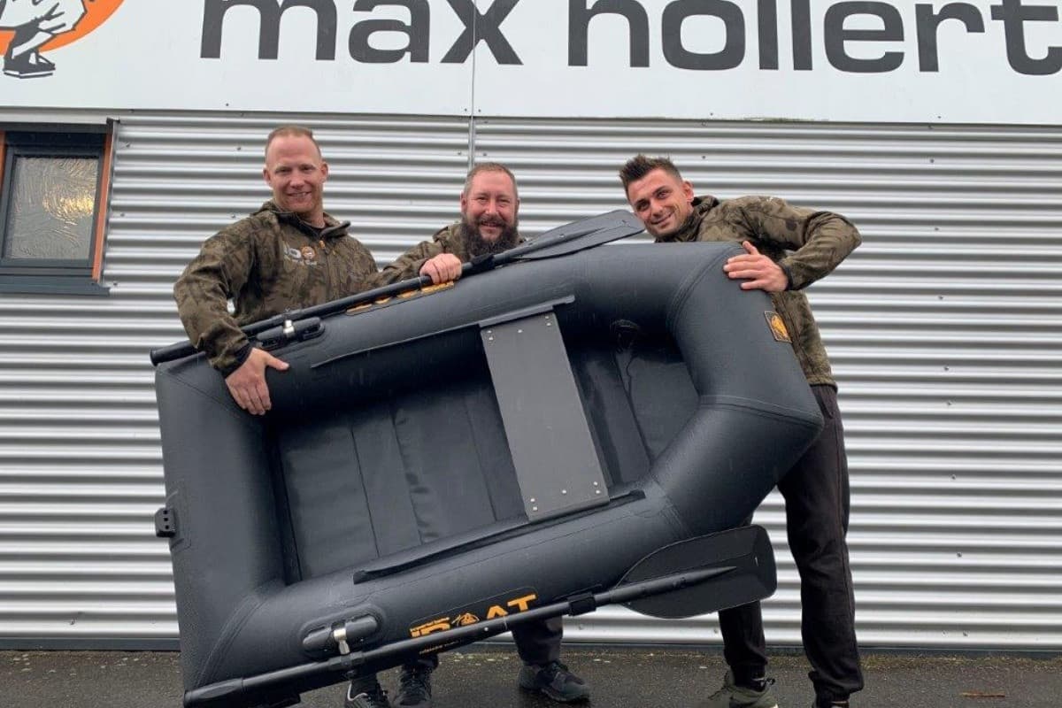 iBoat 160 black series
